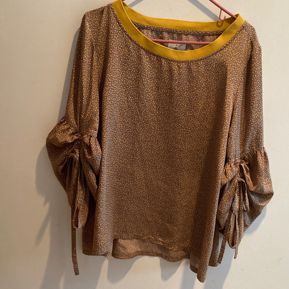 LOU & GREY Chic Women's Blouse with Yellow Accents